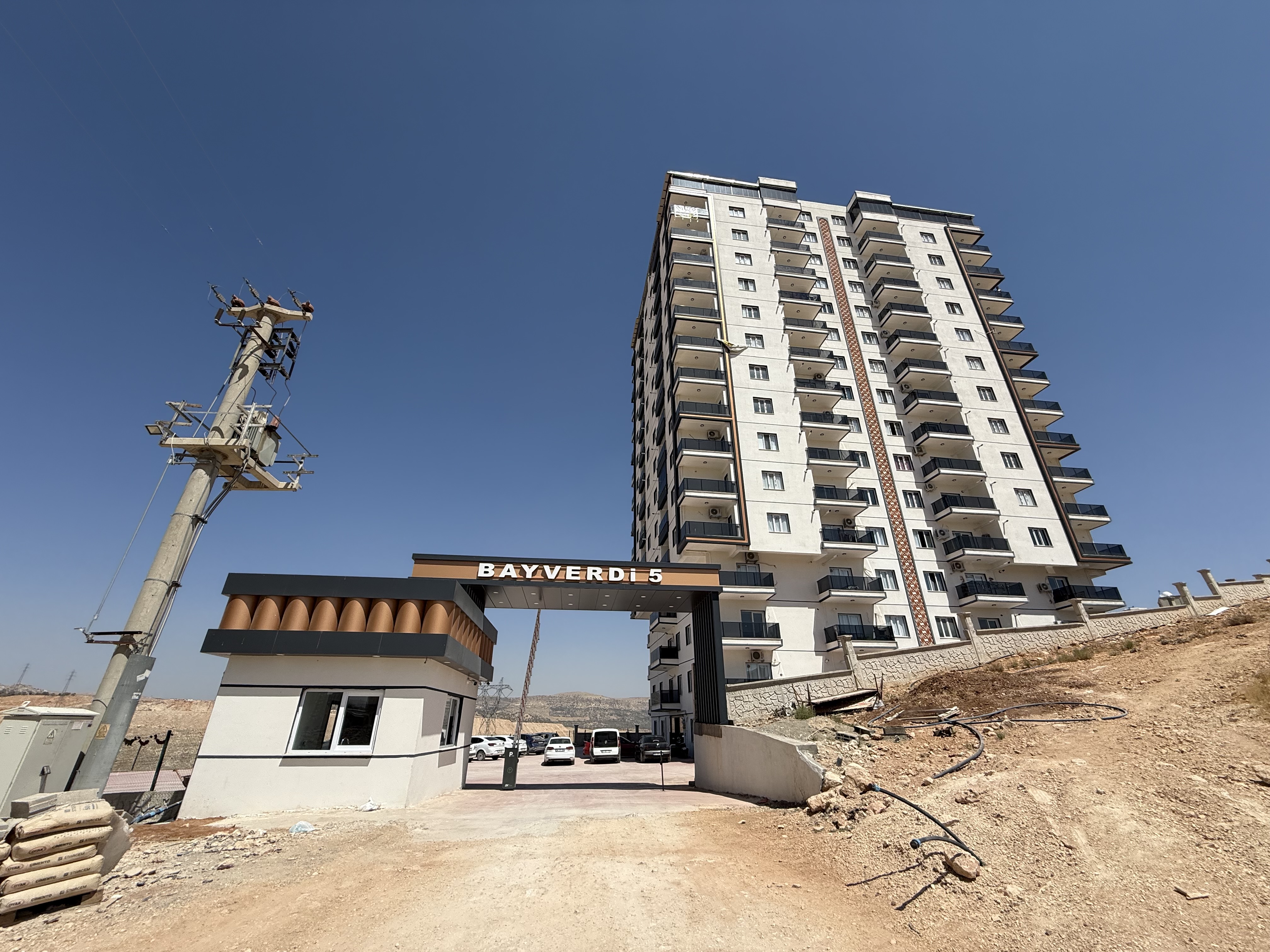 EMLAK 777 HAVUZLU SİTEDE KİRALIK LÜKS 1+1 DAİRE