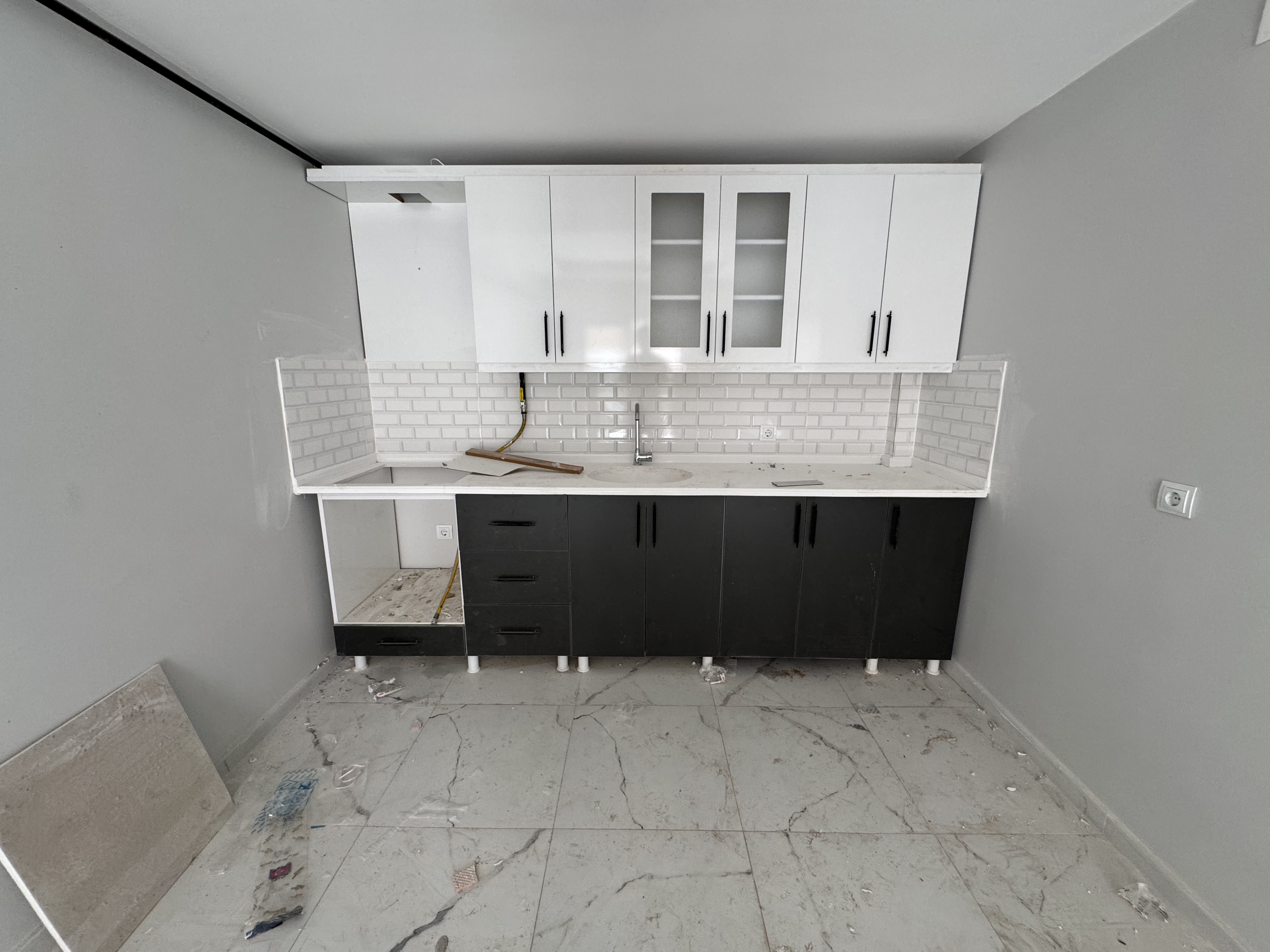 EMLAK 777 DEVLET HASTANESİ ARKASI KİRALIK 2+1 ARA KAT DAİRE