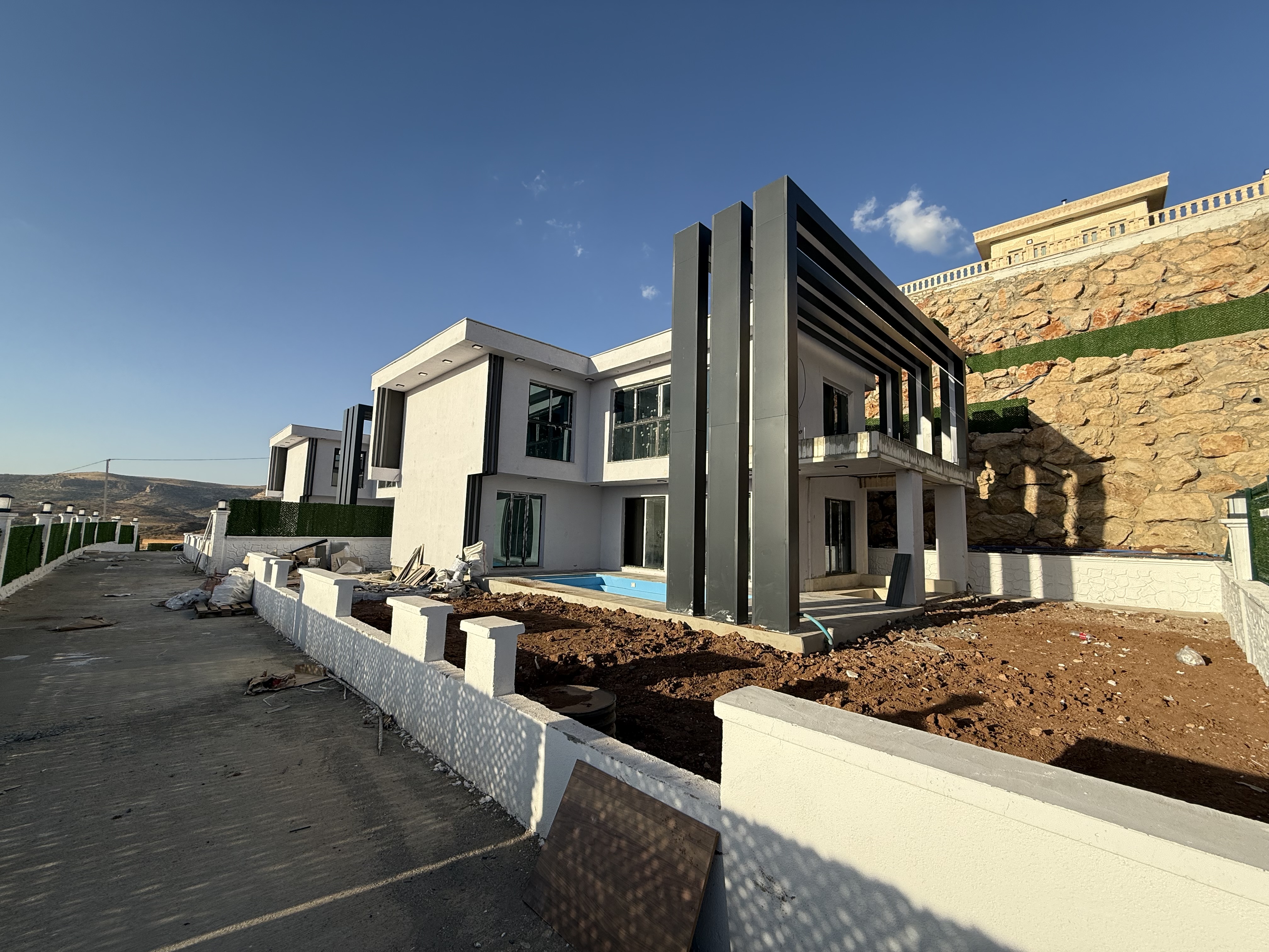 EMLAK 777! ROSE VİLLALARININ SATIŞI BAŞLAMIŞTIR 