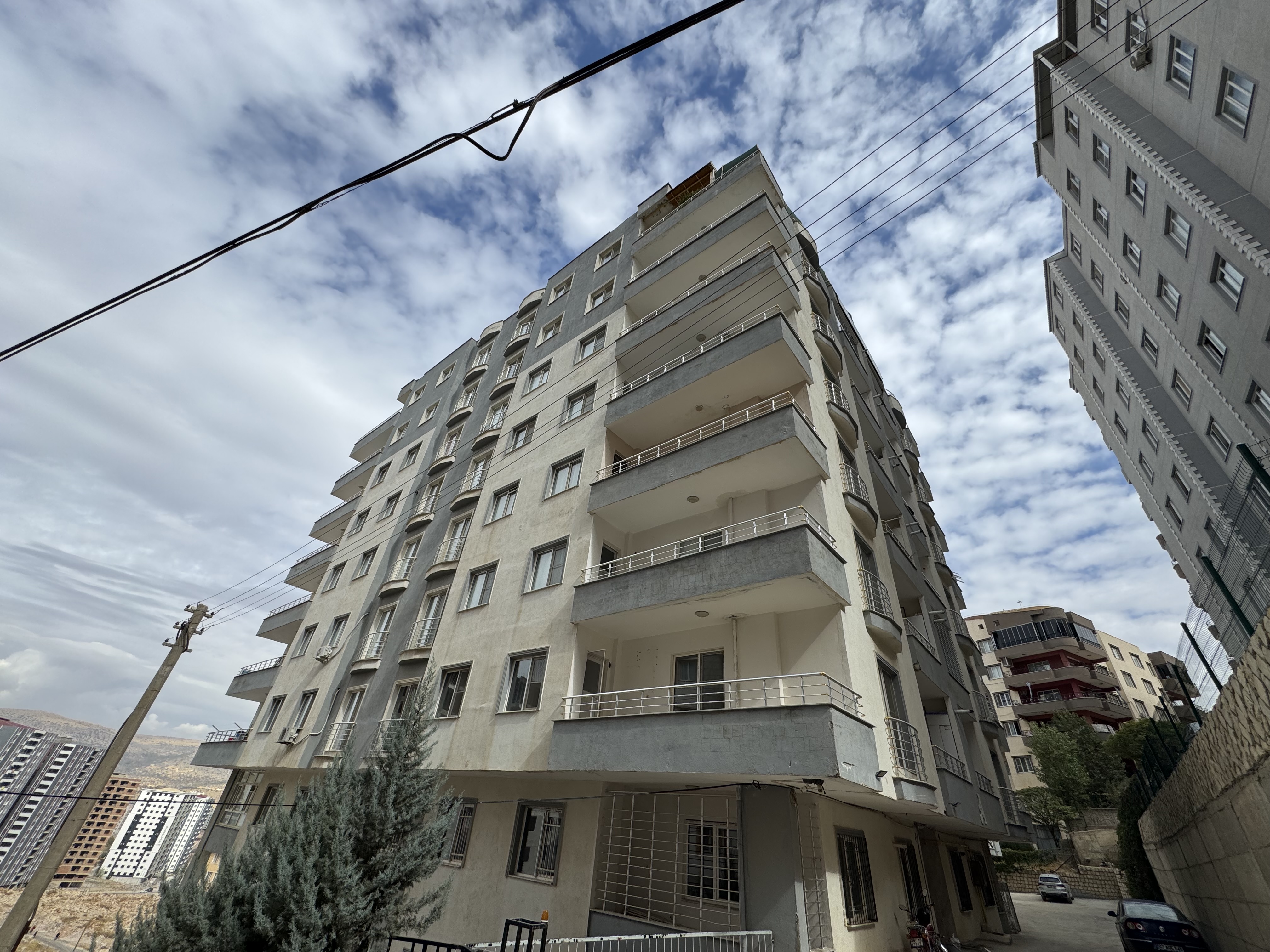 EMLAK 777 HASTANE YAKINI İDİL SİTESİ SATILIK 3+1 DAİRE 