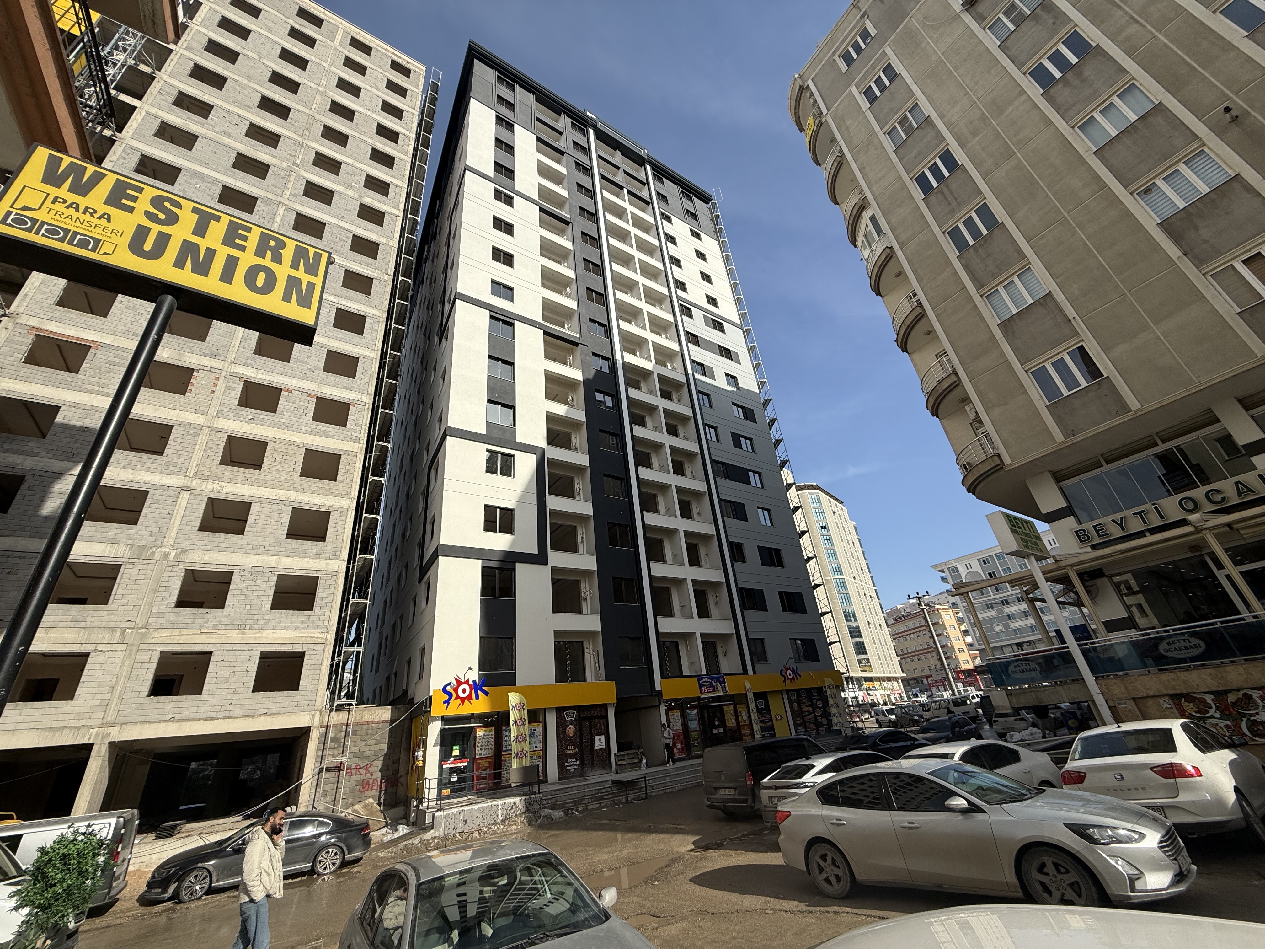 EMLAK 777 YENİ AVM KARŞISI SATILIK ULTRA LÜKS 1+1 DAİRE 