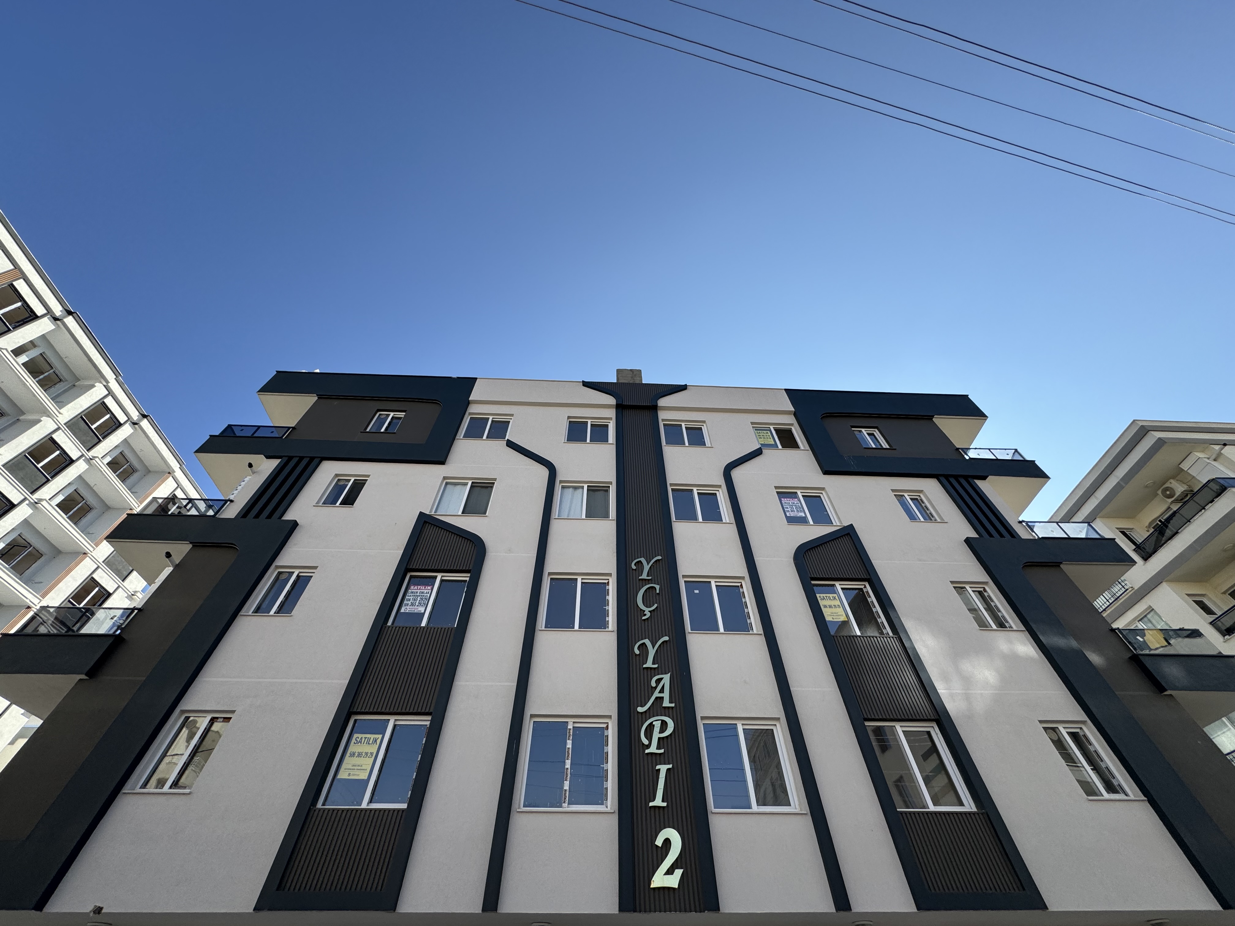 EMLAK 777 MERKEZİ KONUMDA ÖN CEPHE 2+1 ŞIK SATILIK DAİRE